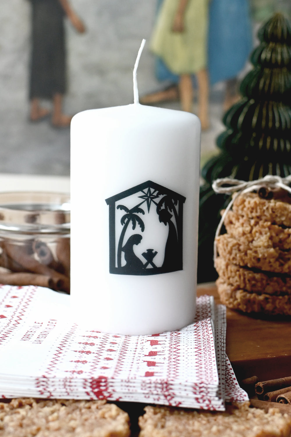 STUMPENKERZE WEIß: DIE KRIPPE