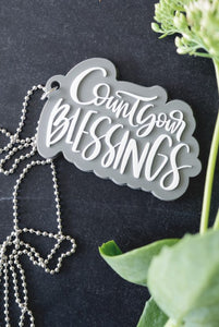 Halskette mit weichem Silikonanhänger: COUNT YOUR BLESSINGS